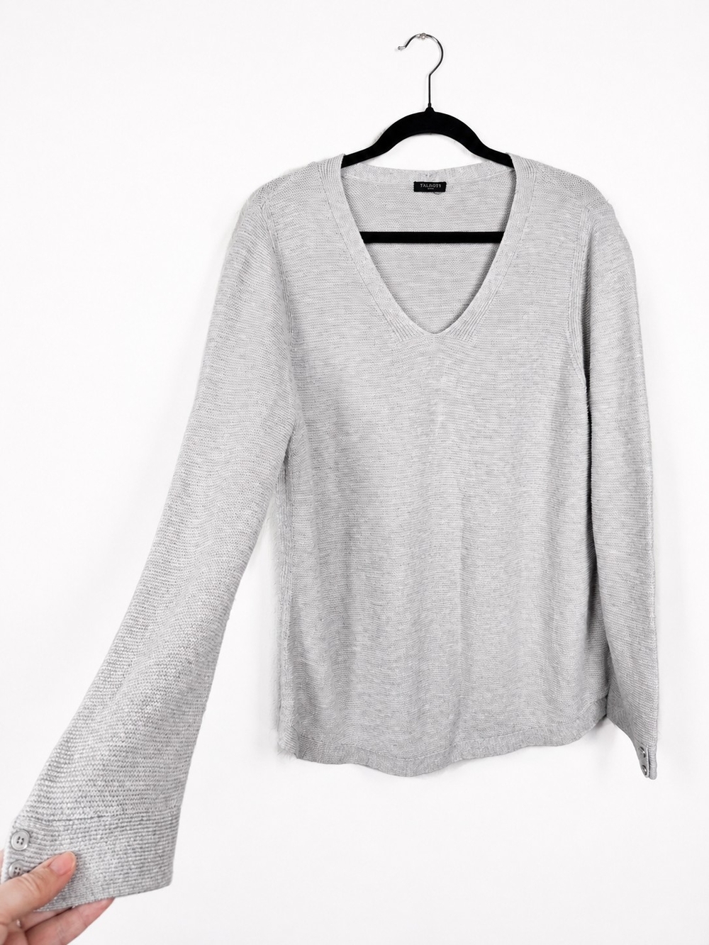 Talbots Woman 1X Gray V Neck Knit Sweater Button Cuff Quiet Luxury Pullover